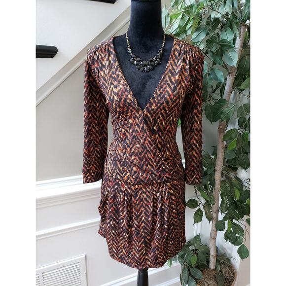 VVeronica M Wrap Dress Medium Multi Stretch Polyester Long Sleeve Peplum Hemm - Picture 1 of 12